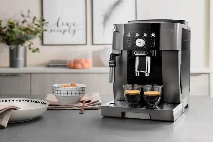 Best Espresso Machine Under $200 in 2022: Reviews + Buying Guide