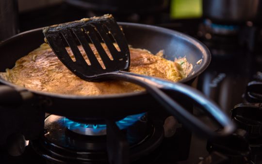The Showdown: Cast Iron vs Stainless Steel Cookware