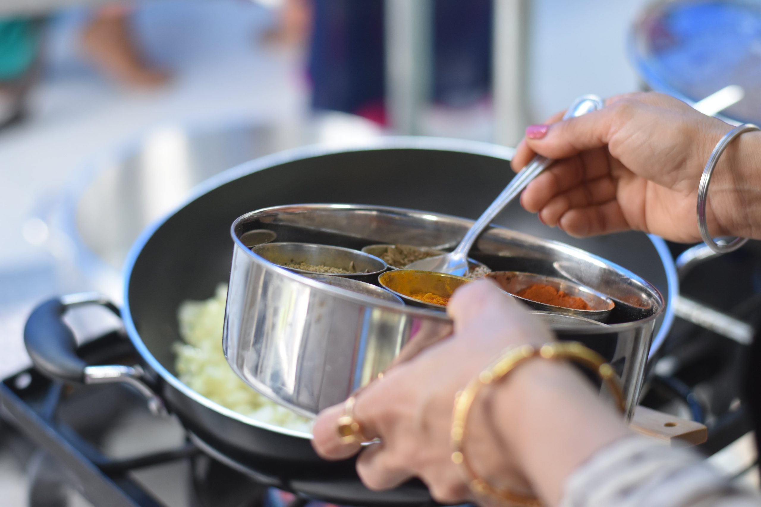 Cookcell vs Hexclad: Which Cookware Reigns Supreme?